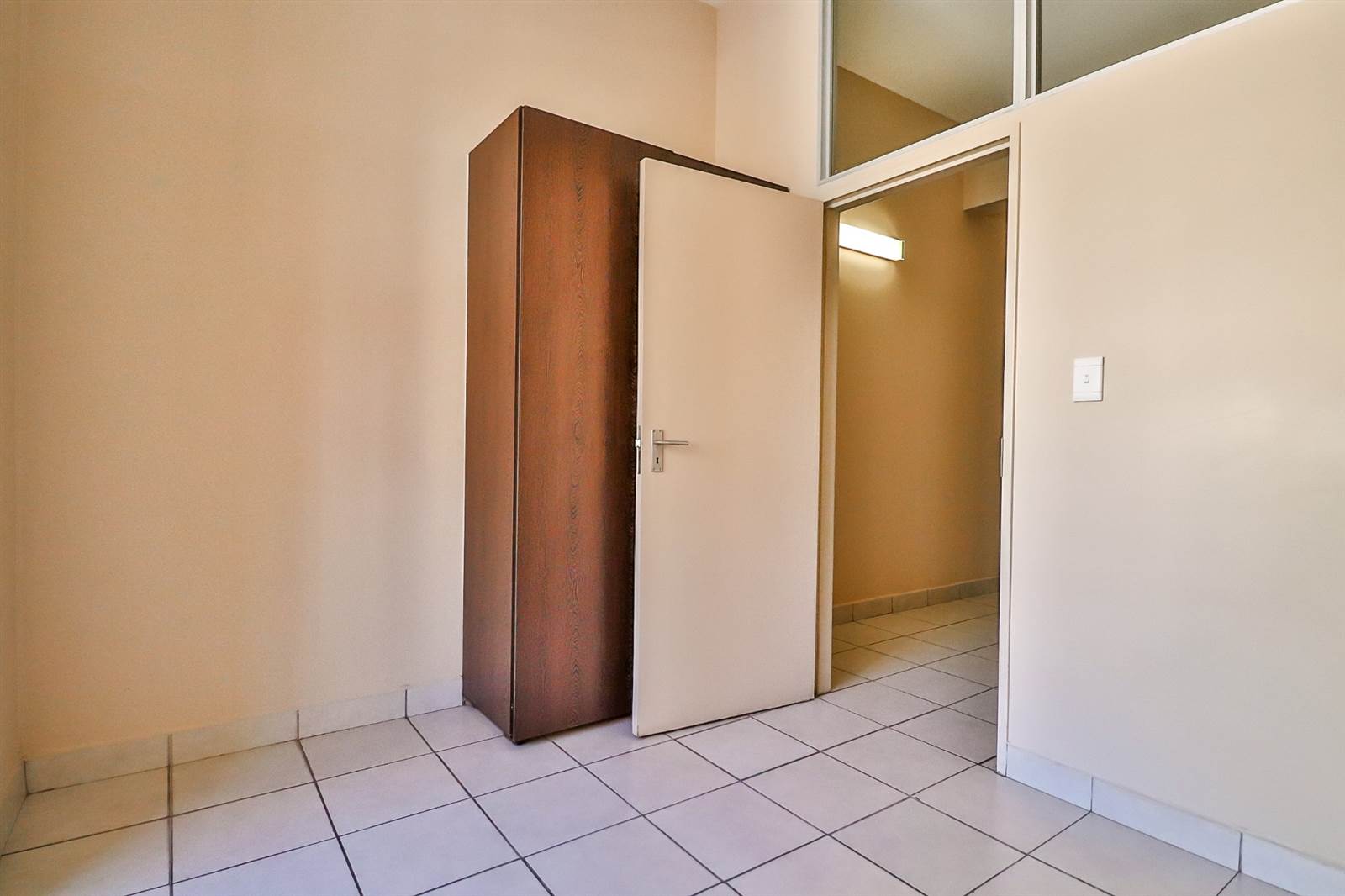 1 Bed Apartment in Johannesburg Central photo number 8