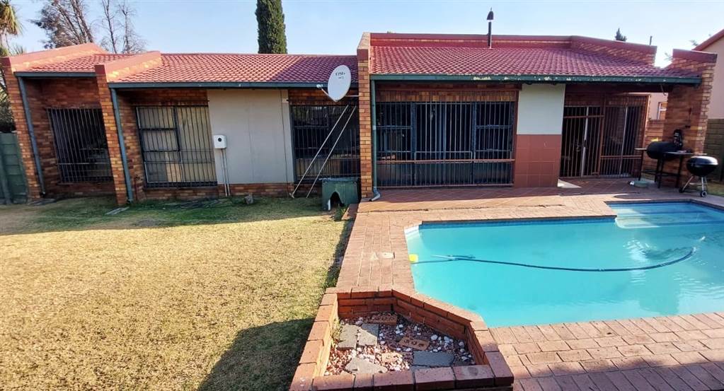3 Bed House in Secunda photo number 18