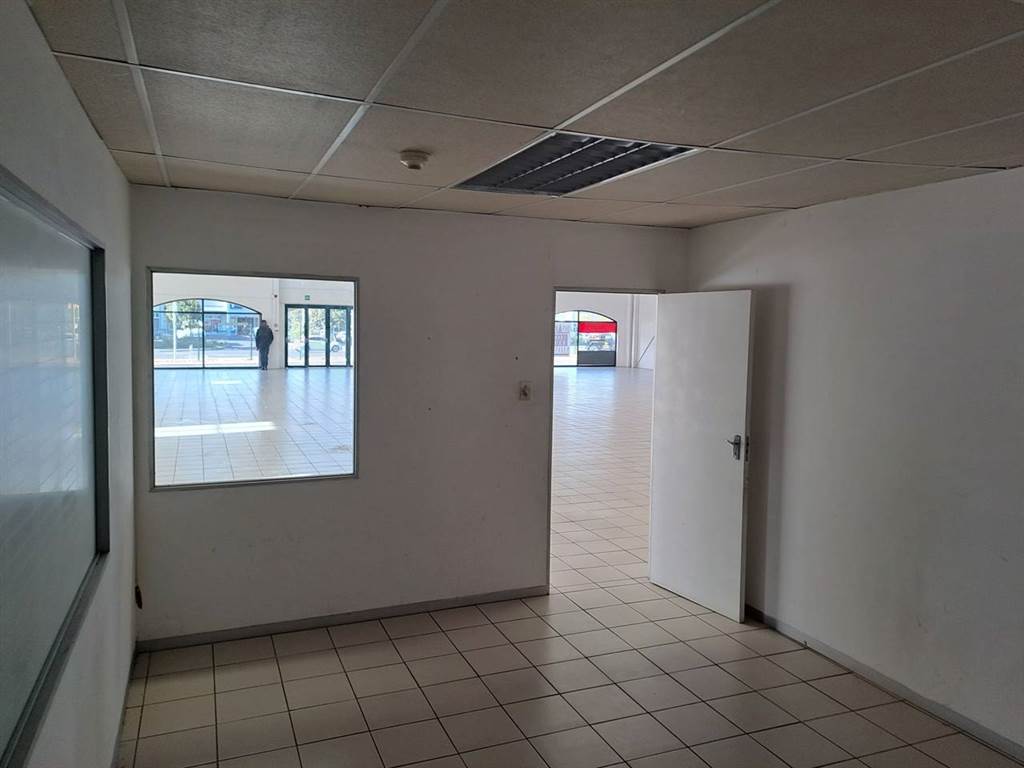 1648  m² Retail Space in Parklands photo number 10