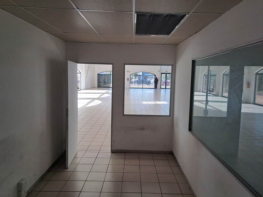 1648  m² Retail Space in Parklands photo number 11
