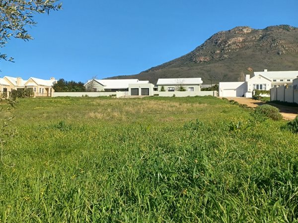 1 596 m² Land