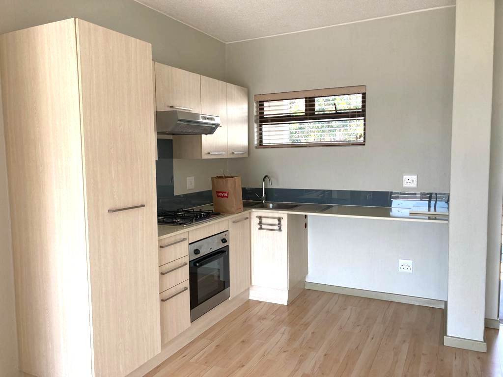 1 Bed Apartment in Fourways photo number 2