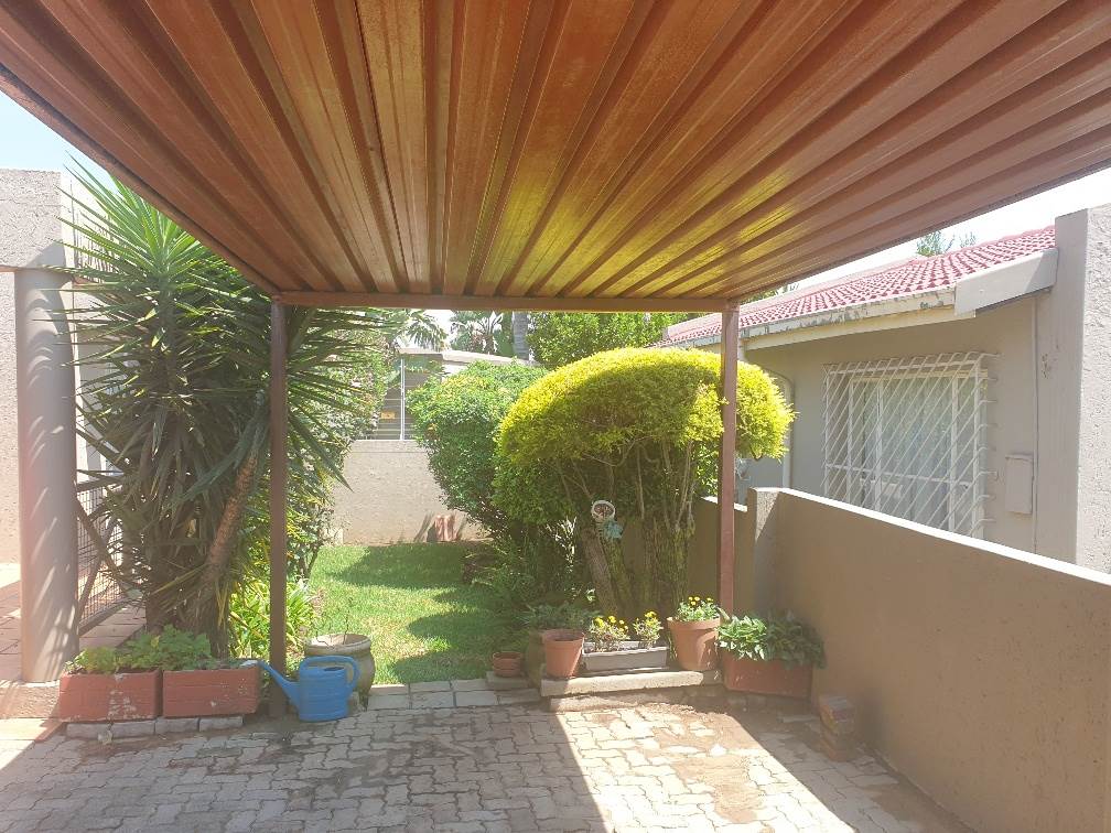 2 Bed Cluster in Marais Steyn Park photo number 2