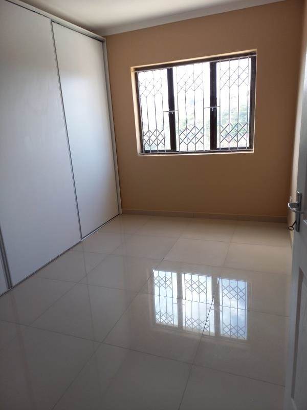 2 Bed Apartment in Silverglen photo number 13