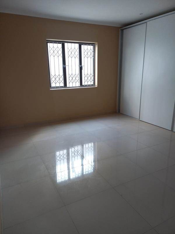 2 Bed Apartment in Silverglen photo number 15