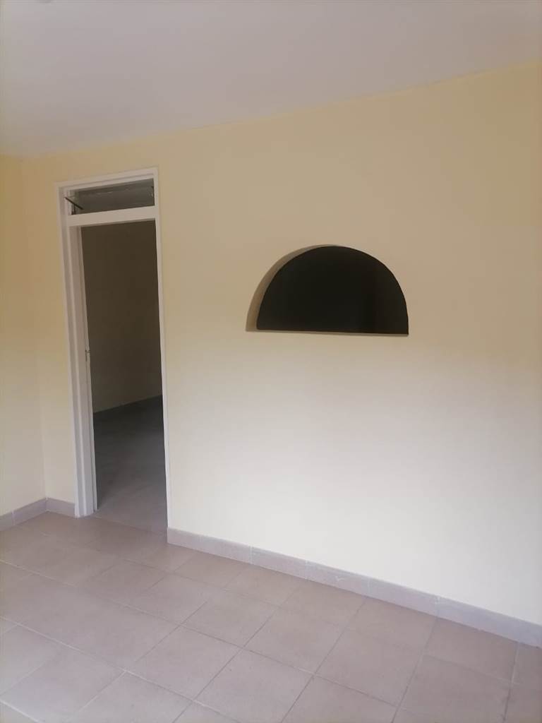 1 Bed Apartment in Caneside photo number 2