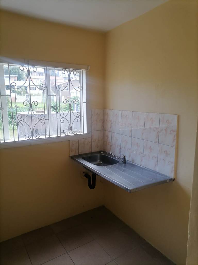 1 Bed Apartment in Caneside photo number 5