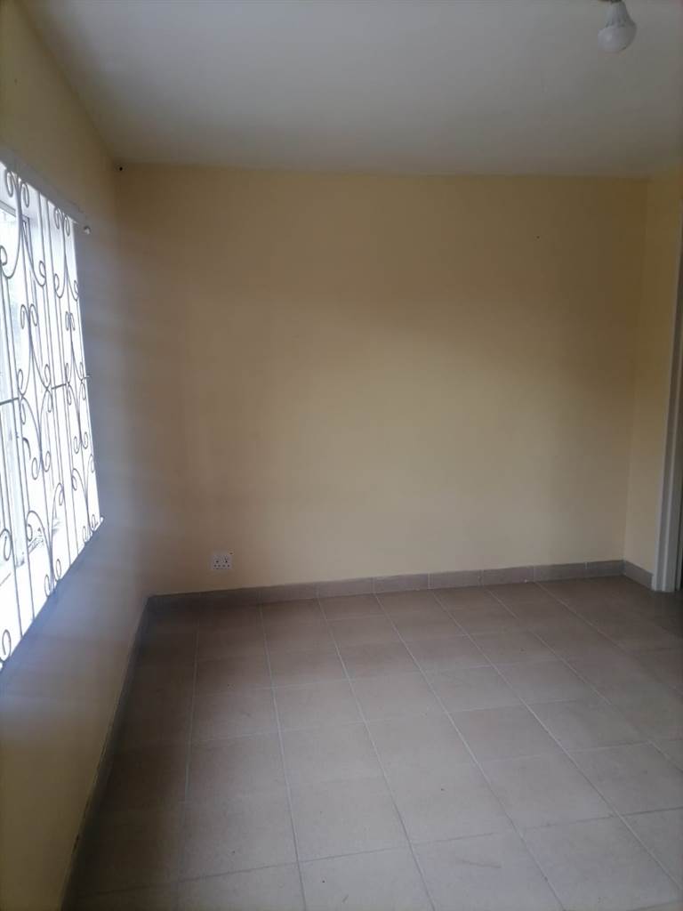 1 Bed Apartment in Caneside photo number 4