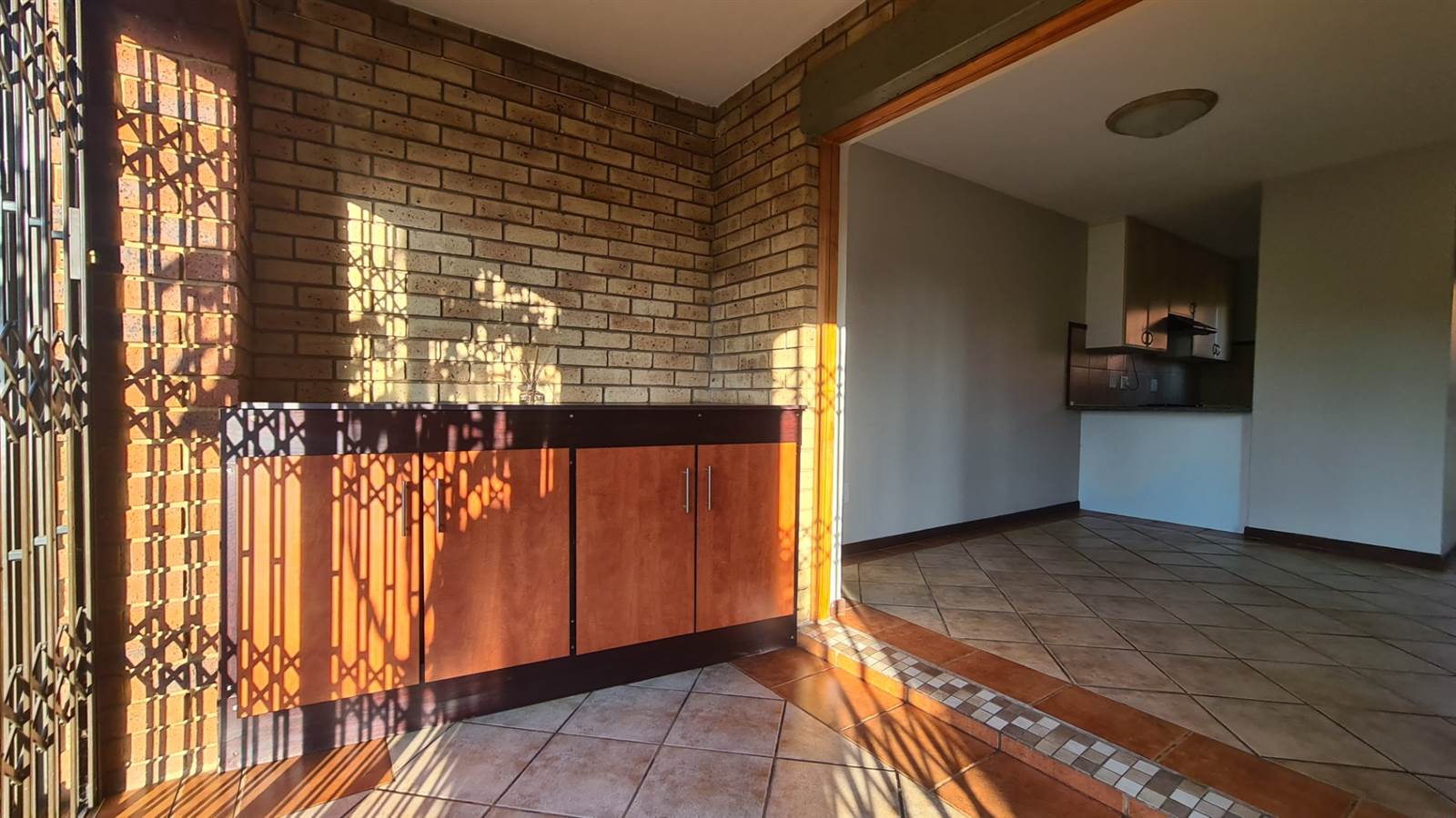 2 Bed Townhouse in Mooikloof Ridge photo number 9