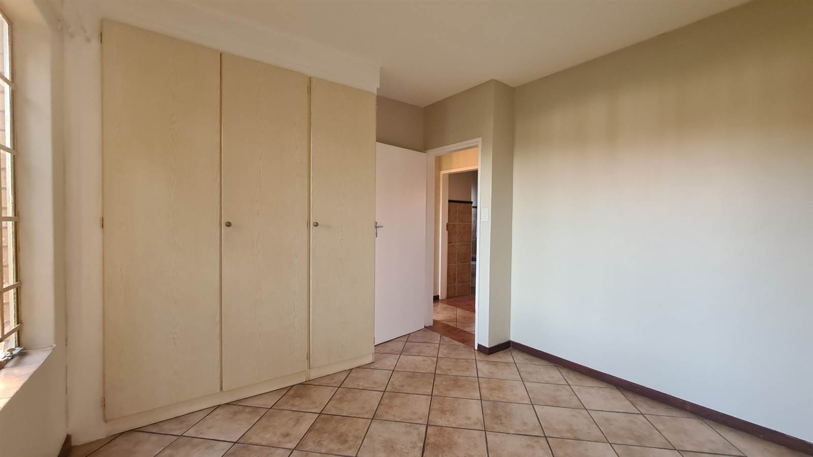 2 Bed Townhouse in Mooikloof Ridge photo number 13