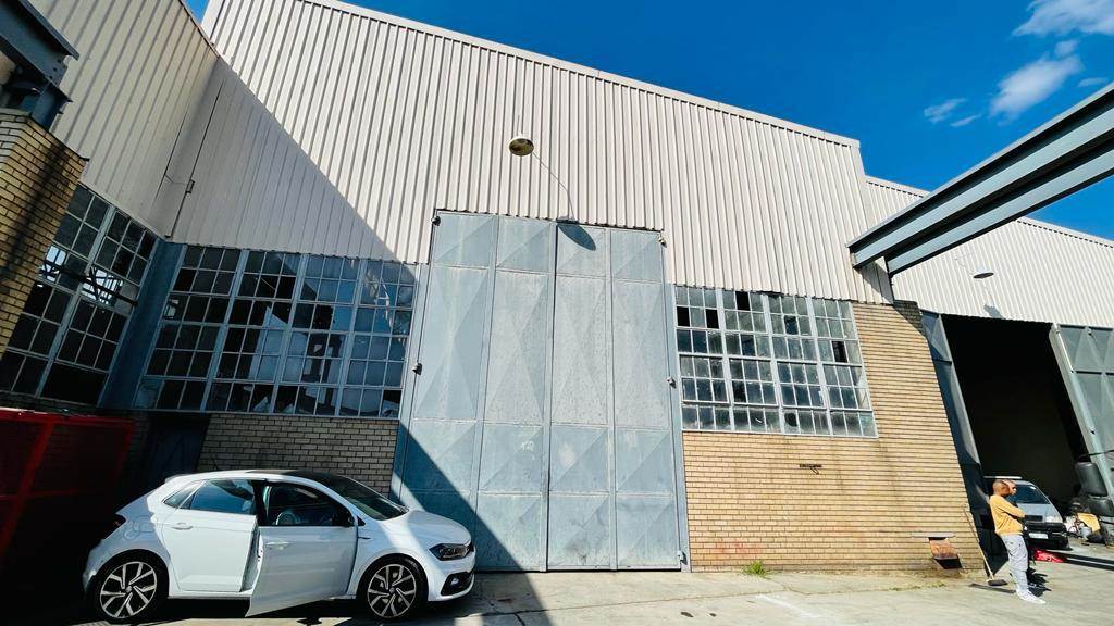 700  m² Industrial space in Lea Glen photo number 1