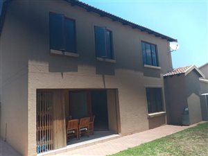 3 Bed Duplex in Country View
