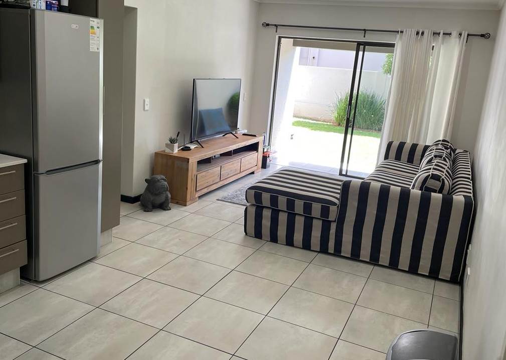 2 Bed Apartment in Lonehill photo number 11