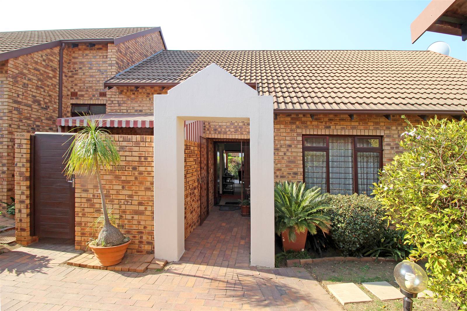 2 Bed House in Lonehill photo number 2