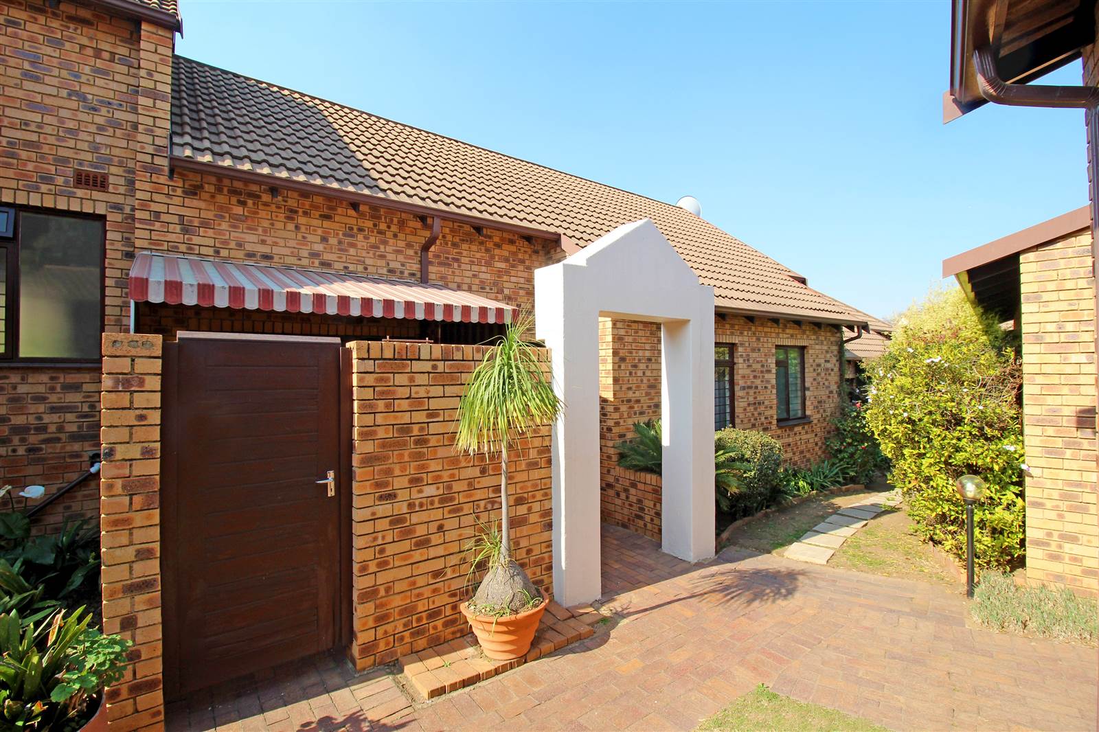 2 Bed House in Lonehill photo number 27