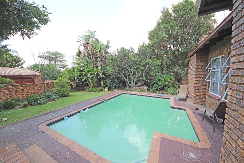 4 Bed House in Edenvale photo number 2