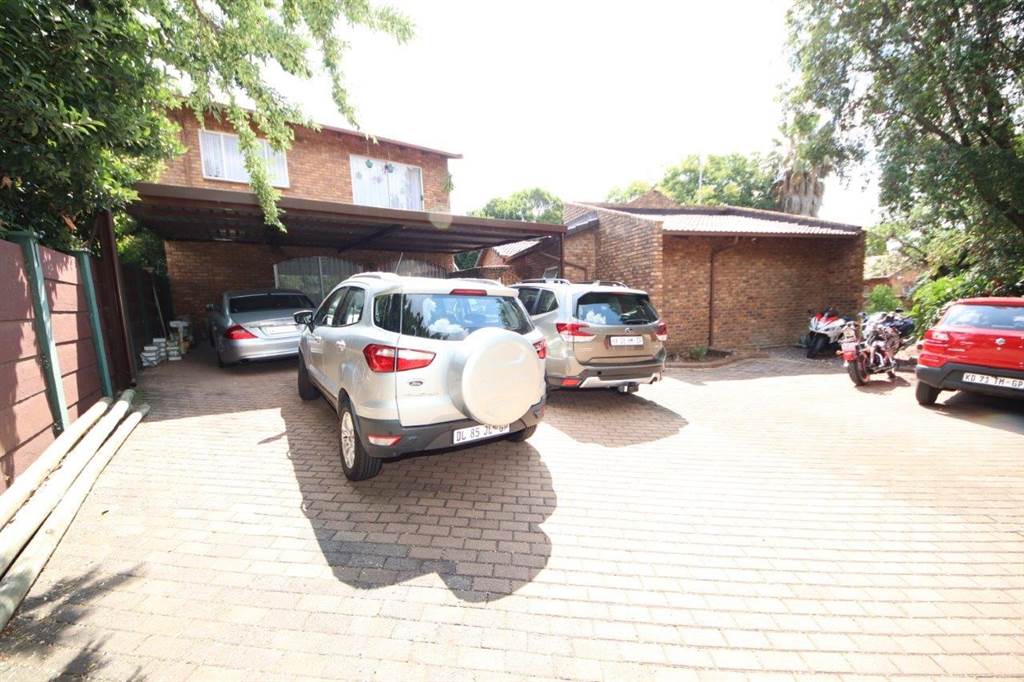 4 Bed House in Edenvale photo number 25
