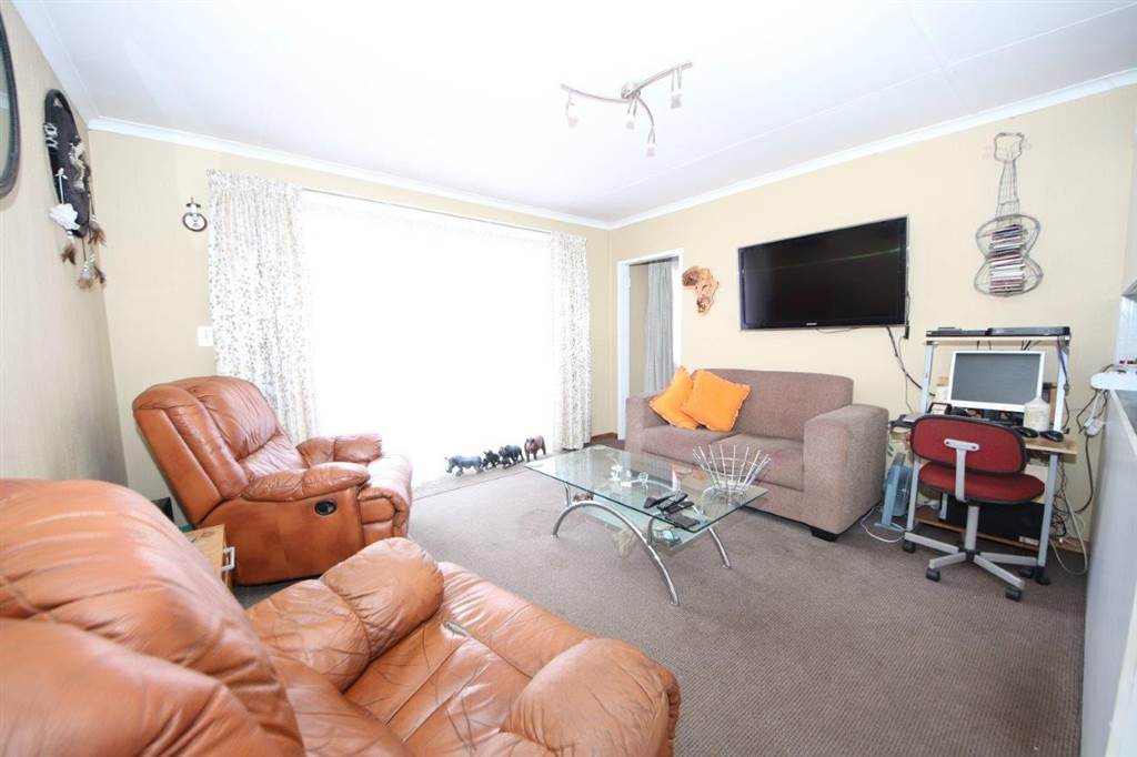 4 Bed House in Edenvale photo number 8