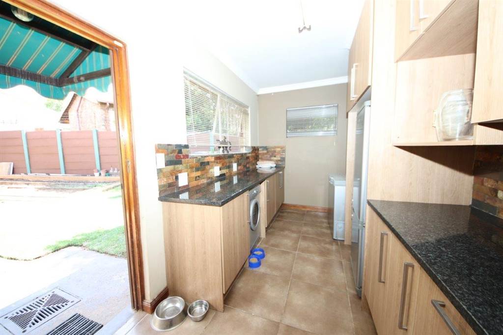 4 Bed House in Edenvale photo number 14