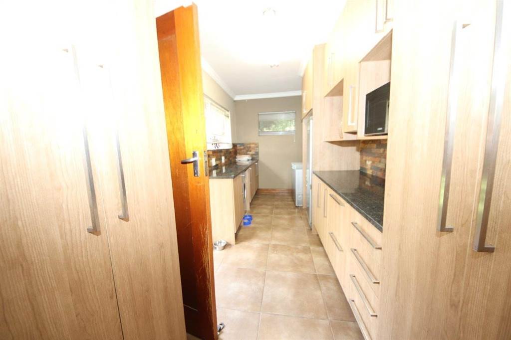 4 Bed House in Edenvale photo number 13