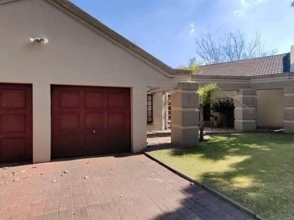 5 Bed House in Secunda