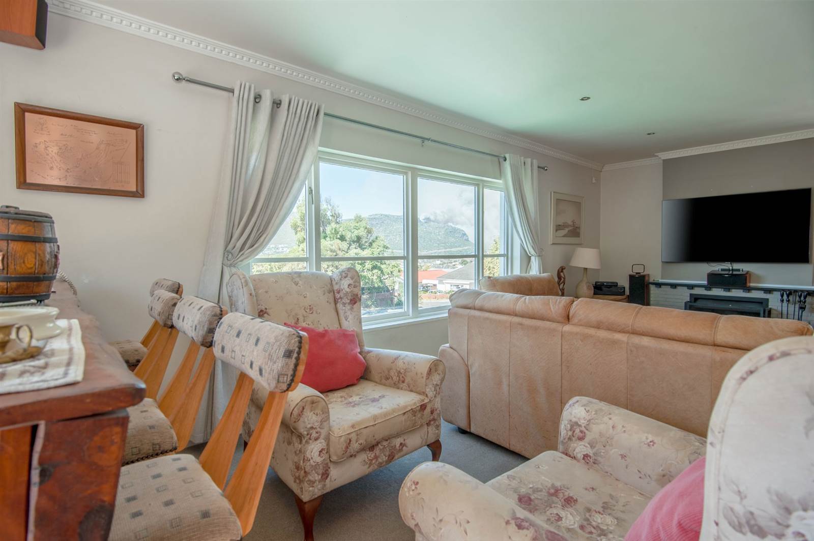 4 Bed House in Fish Hoek photo number 6