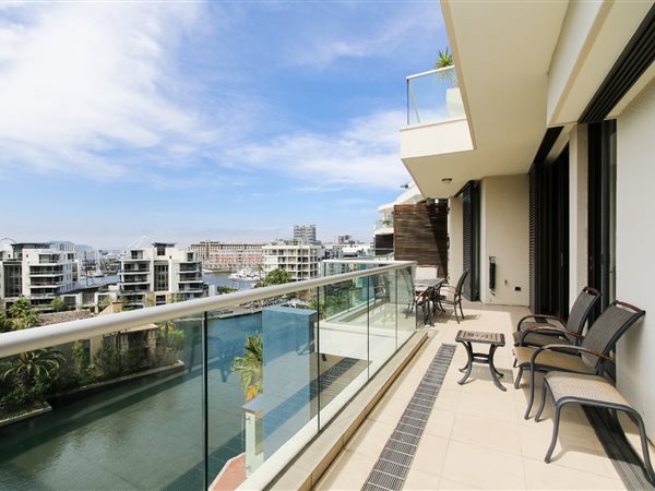 2 Bed Flat in Waterfront