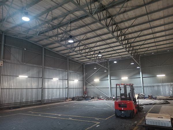 690 m² Industrial space 690 m² Industrial space