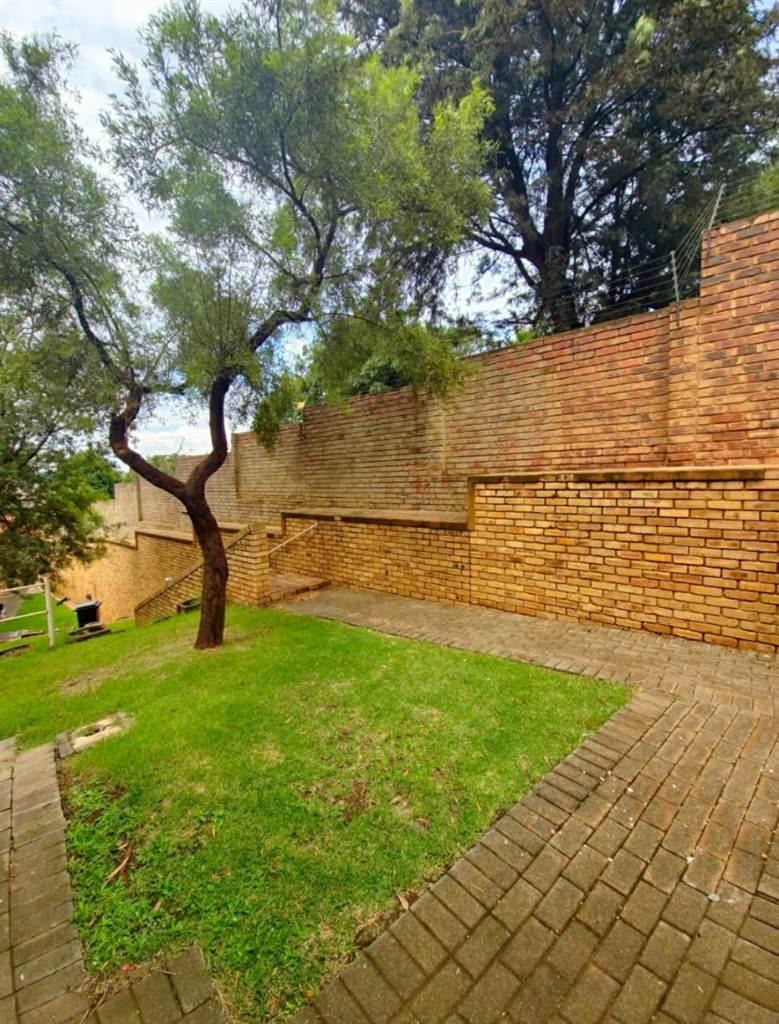 2 Bed Apartment in Grobler Park photo number 16