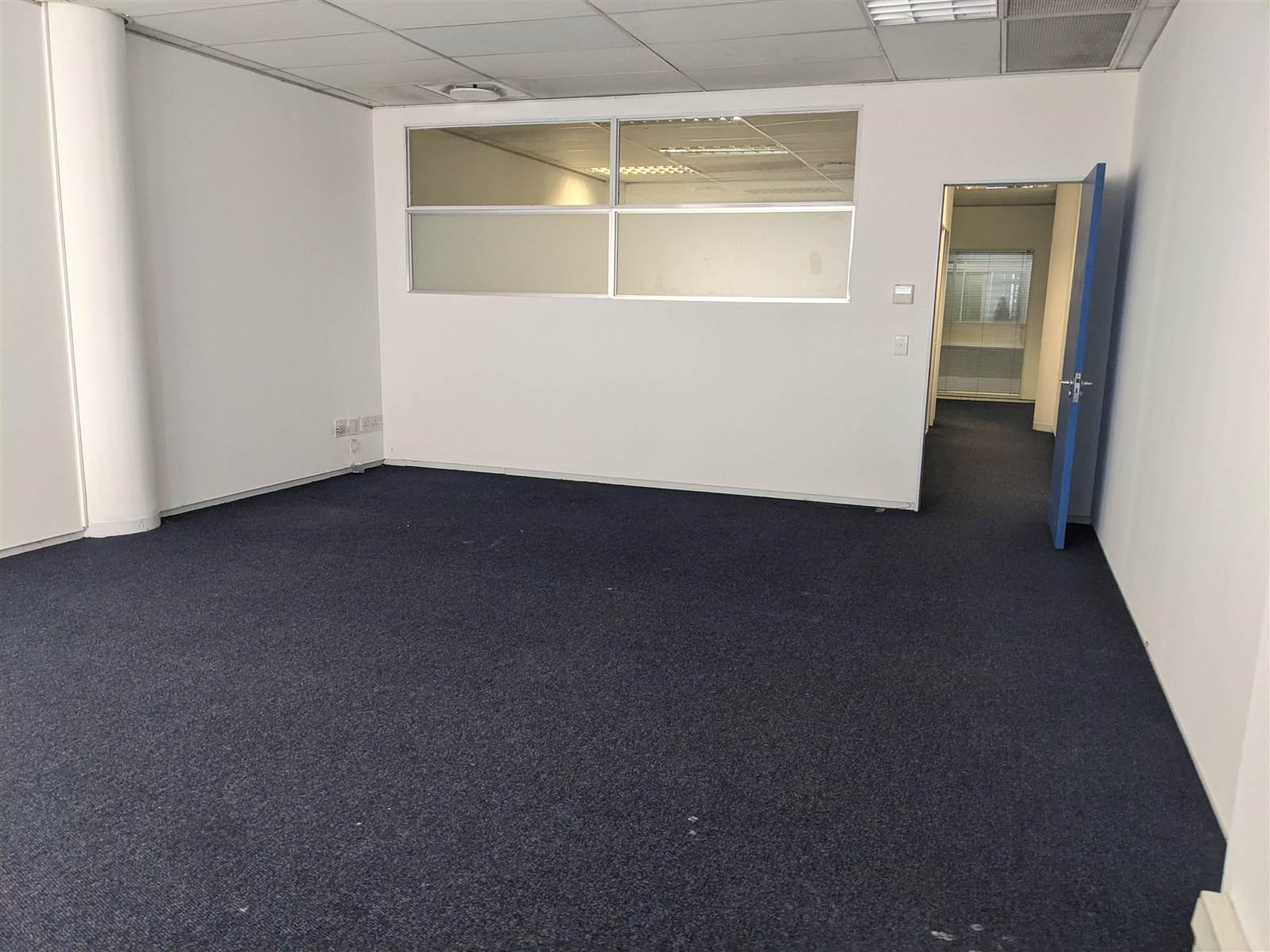 92  m² Commercial space in Milnerton Central photo number 8