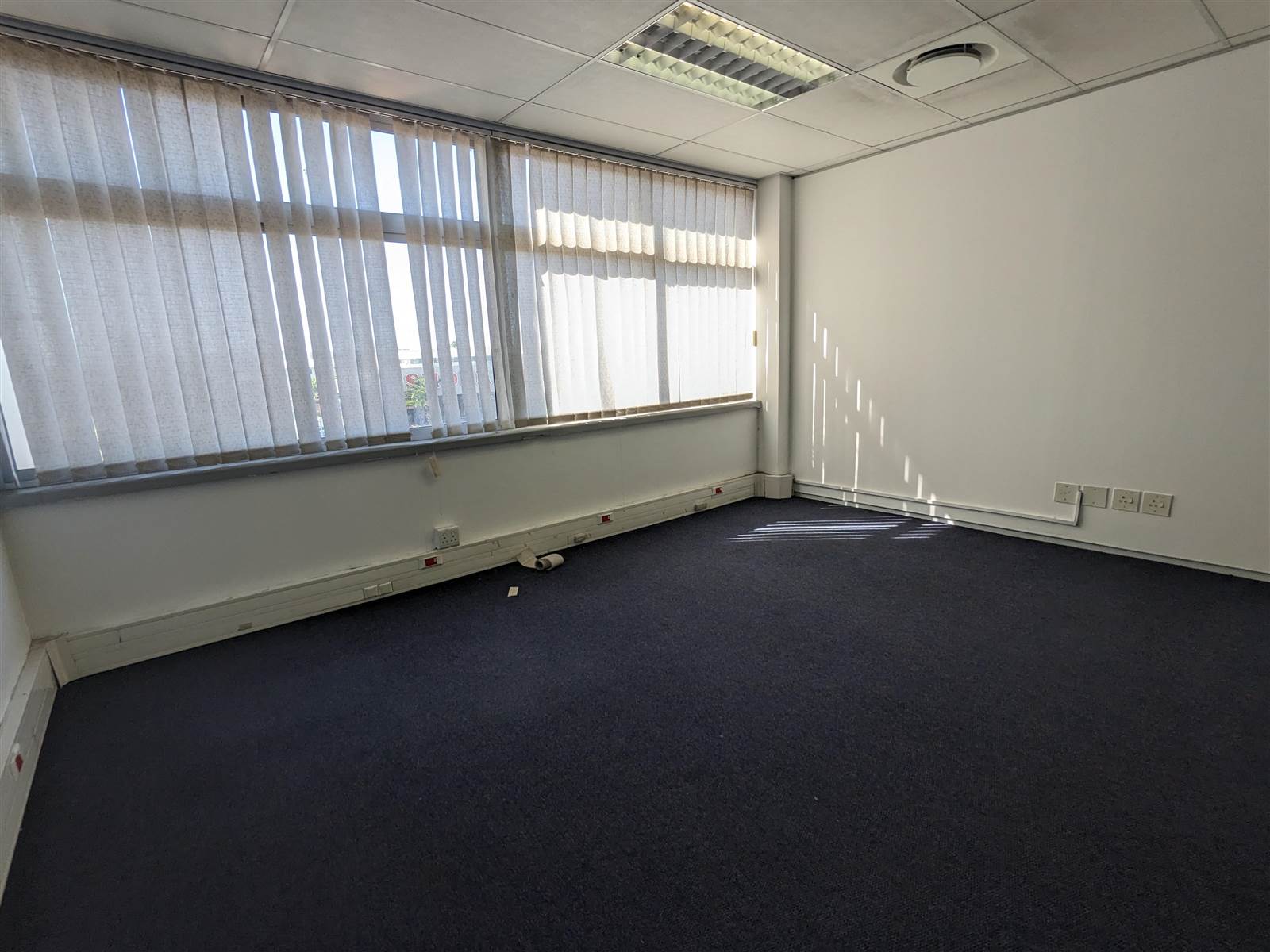 92  m² Commercial space in Milnerton Central photo number 9