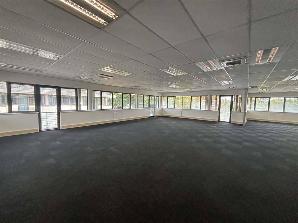 930  m² Commercial space in Illovo photo number 26