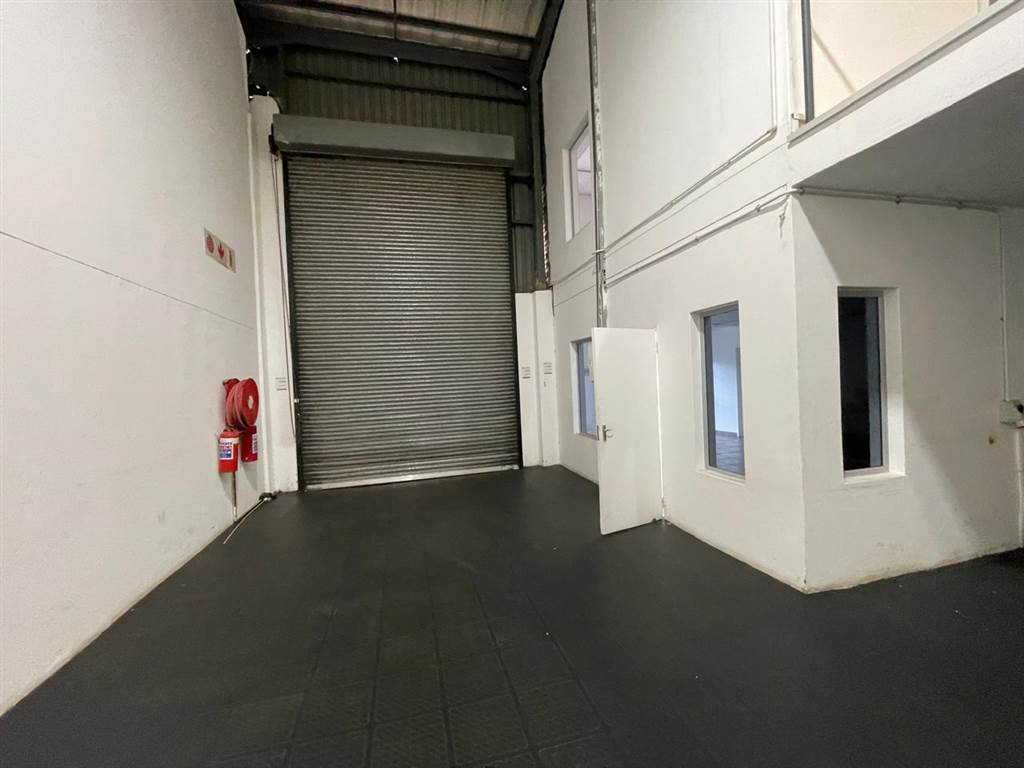 322  m² Industrial space in North Riding photo number 9