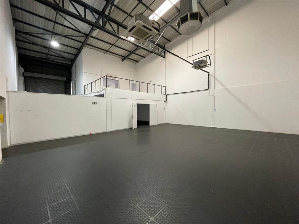 322  m² Industrial space in North Riding photo number 4
