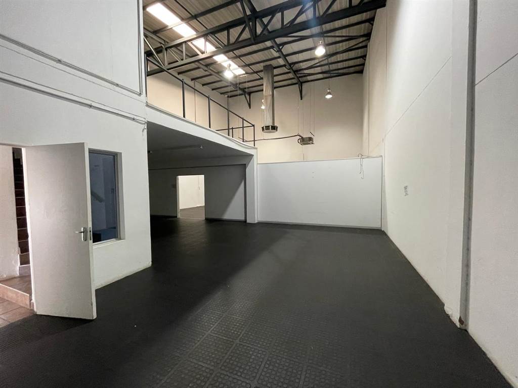 322  m² Industrial space in North Riding photo number 5
