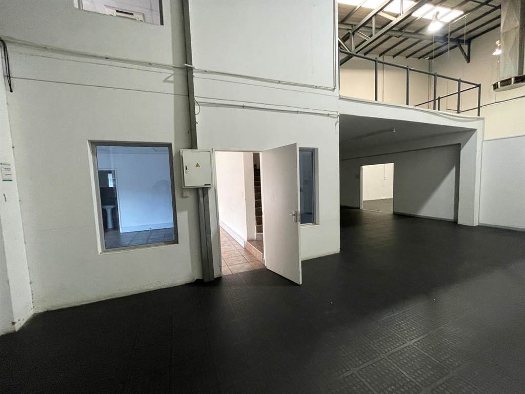 322  m² Industrial space in North Riding photo number 6