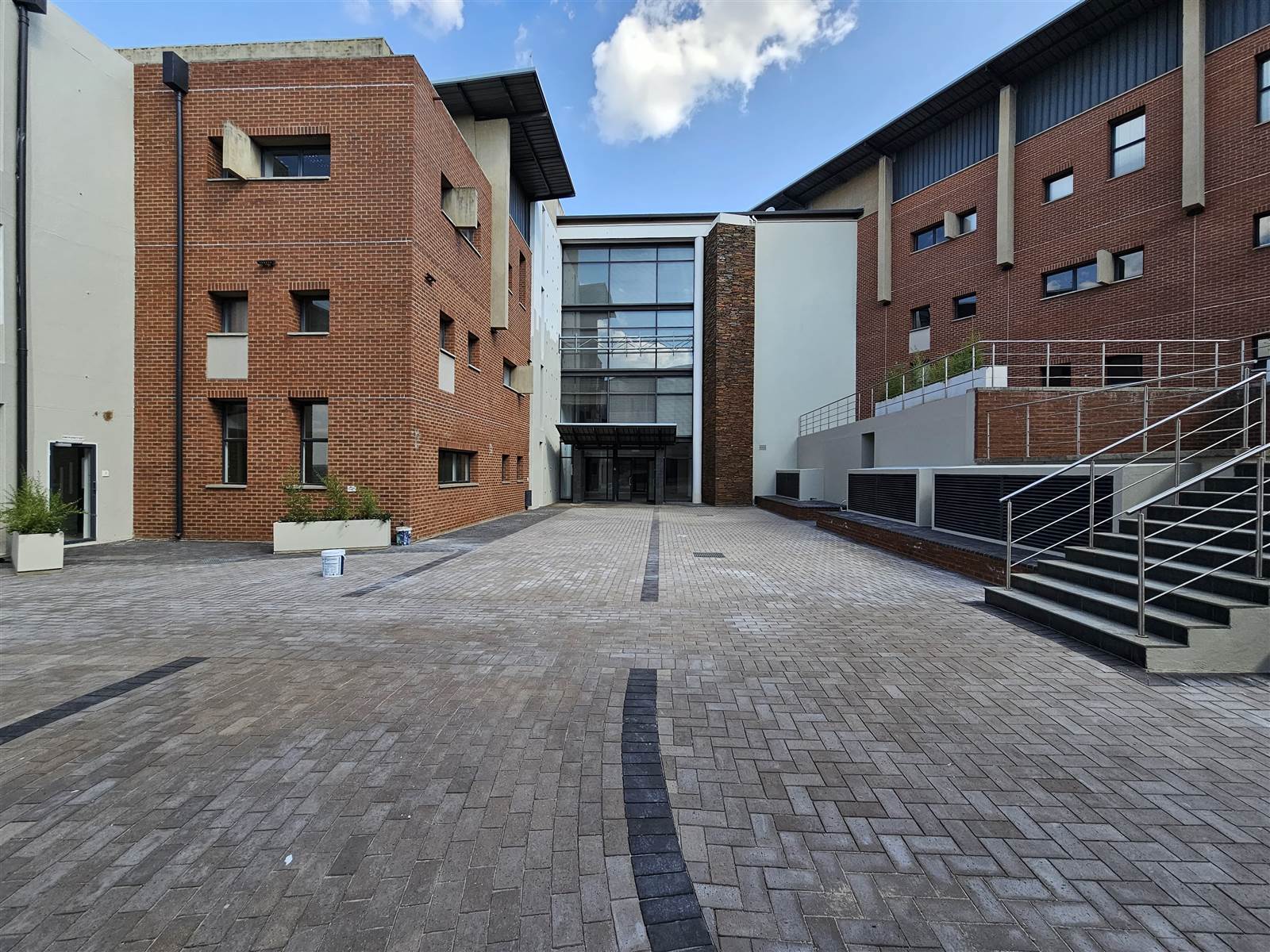 739  m² Commercial space in Centurion CBD photo number 1