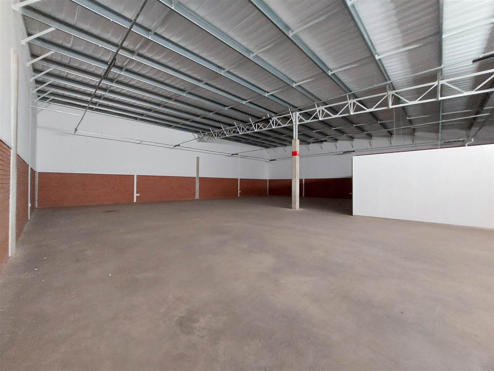 596  m² Industrial space in Clayville photo number 2