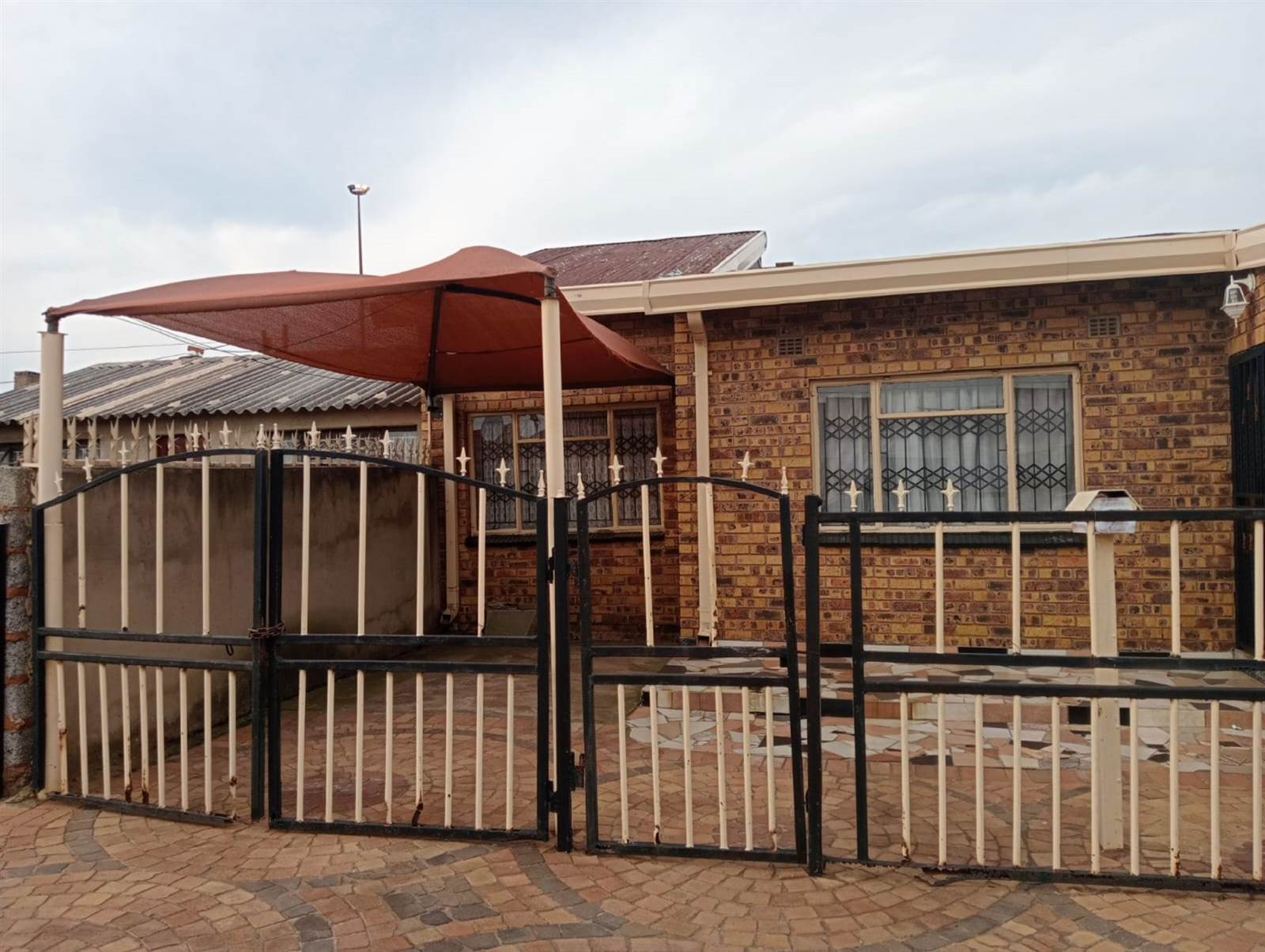 3 Bed House in Kwa Thema photo number 2