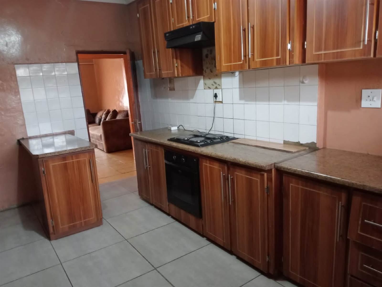 3 Bed House in Kwa Thema photo number 6