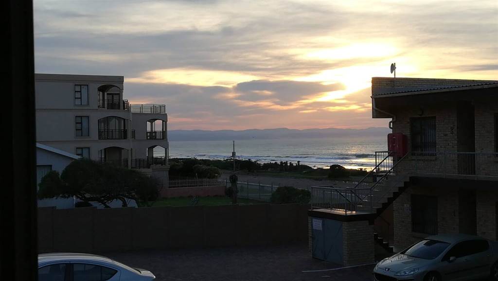 2 Bed Apartment in Jeffreys Bay photo number 17
