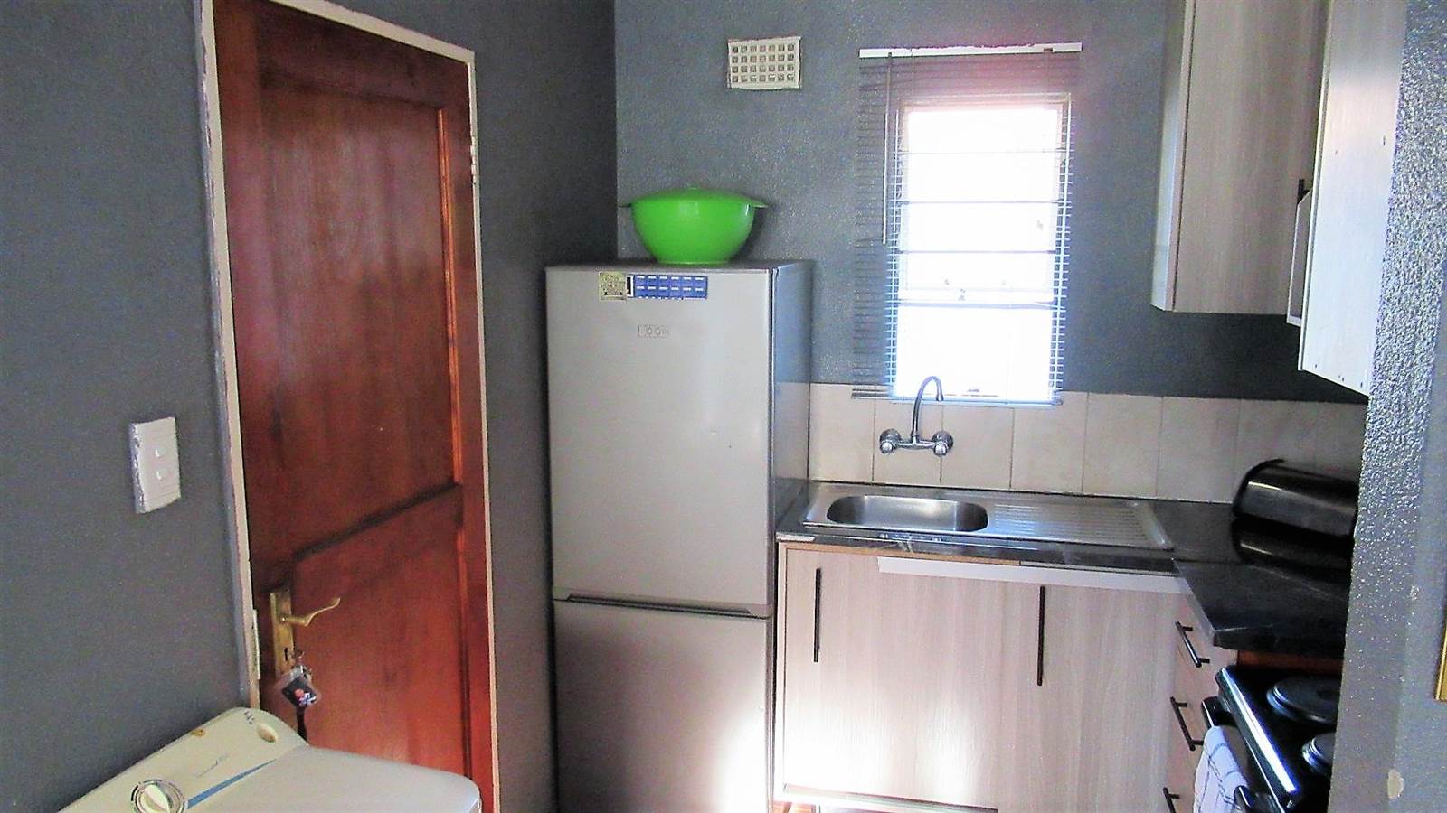 2 Bed Townhouse in Randfontein South photo number 12