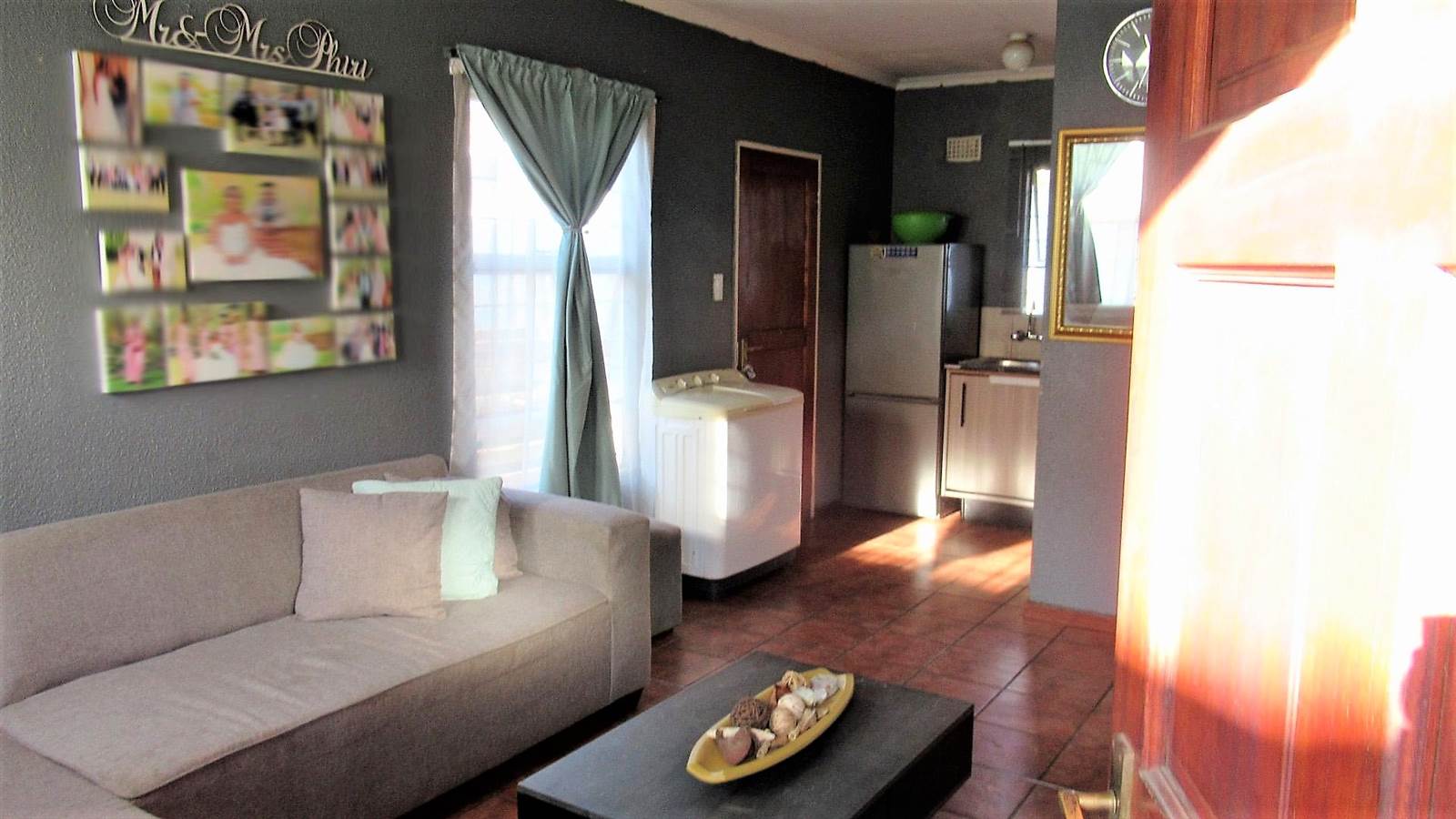 2 Bed Townhouse in Randfontein South photo number 6