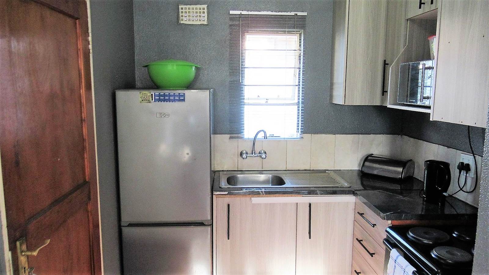 2 Bed Townhouse in Randfontein South photo number 13