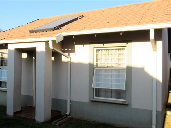 2 Bed Townhouse in Randfontein South