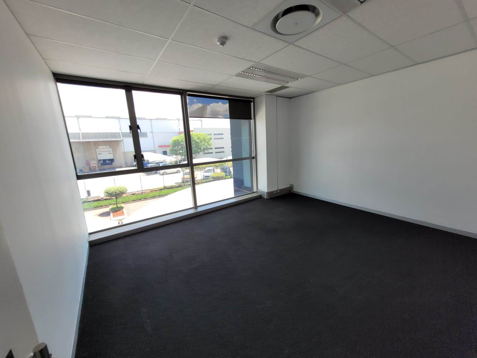 1000  m² Commercial space in Glen Marais photo number 10