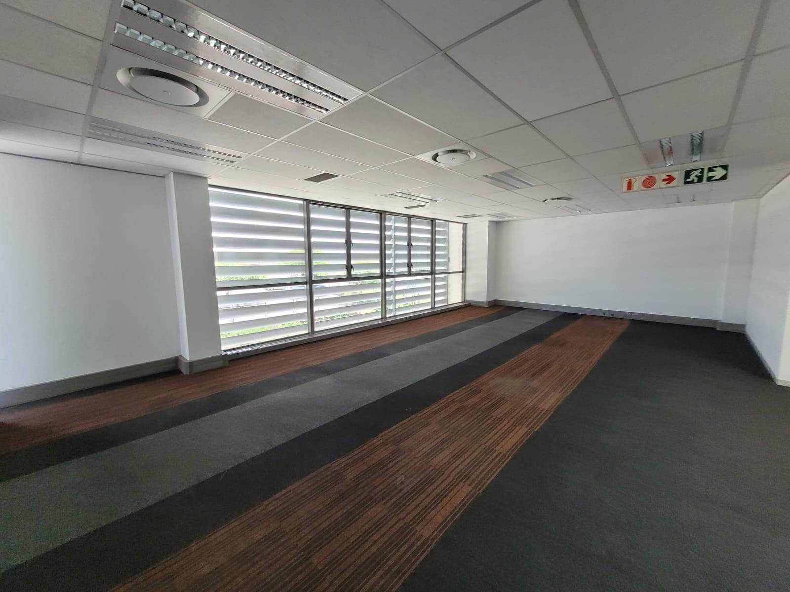1000  m² Commercial space in Glen Marais photo number 8