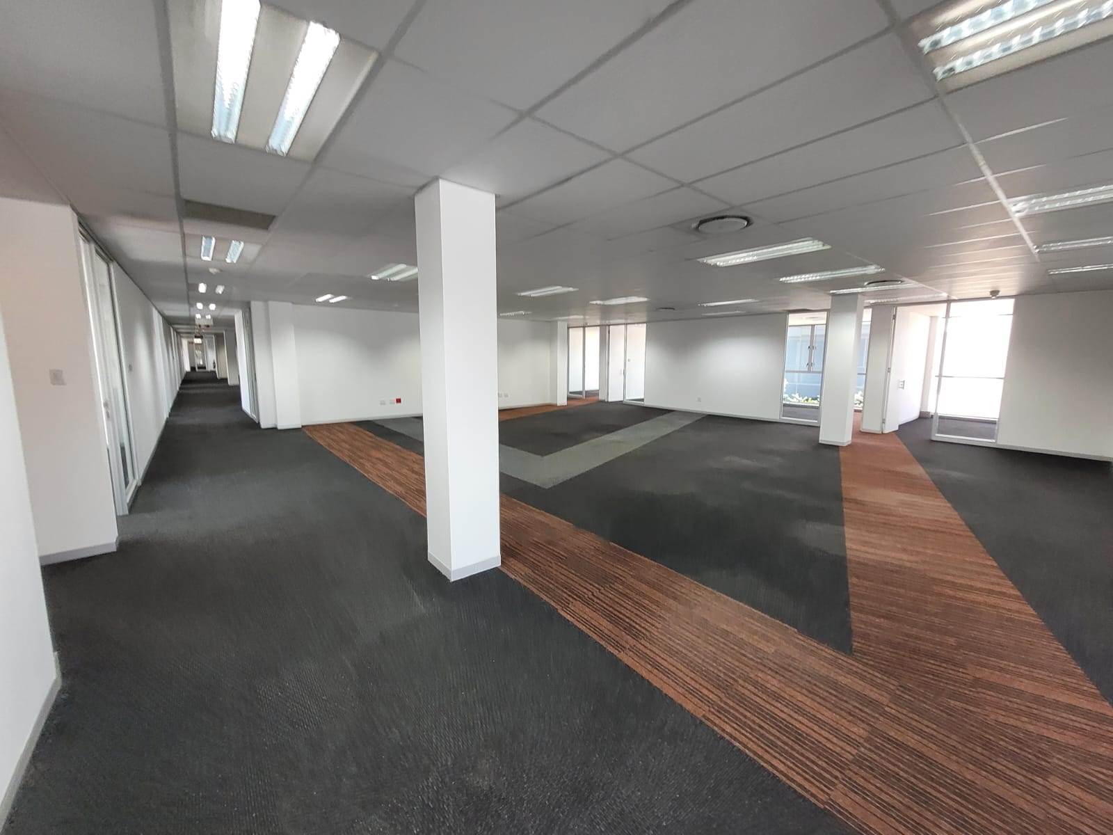 1000  m² Commercial space in Glen Marais photo number 13