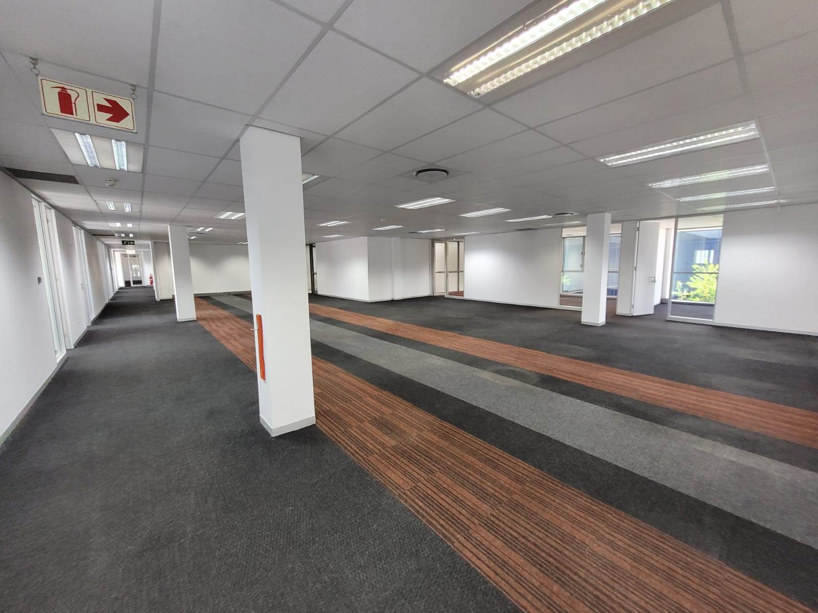 1000  m² Commercial space in Glen Marais photo number 11