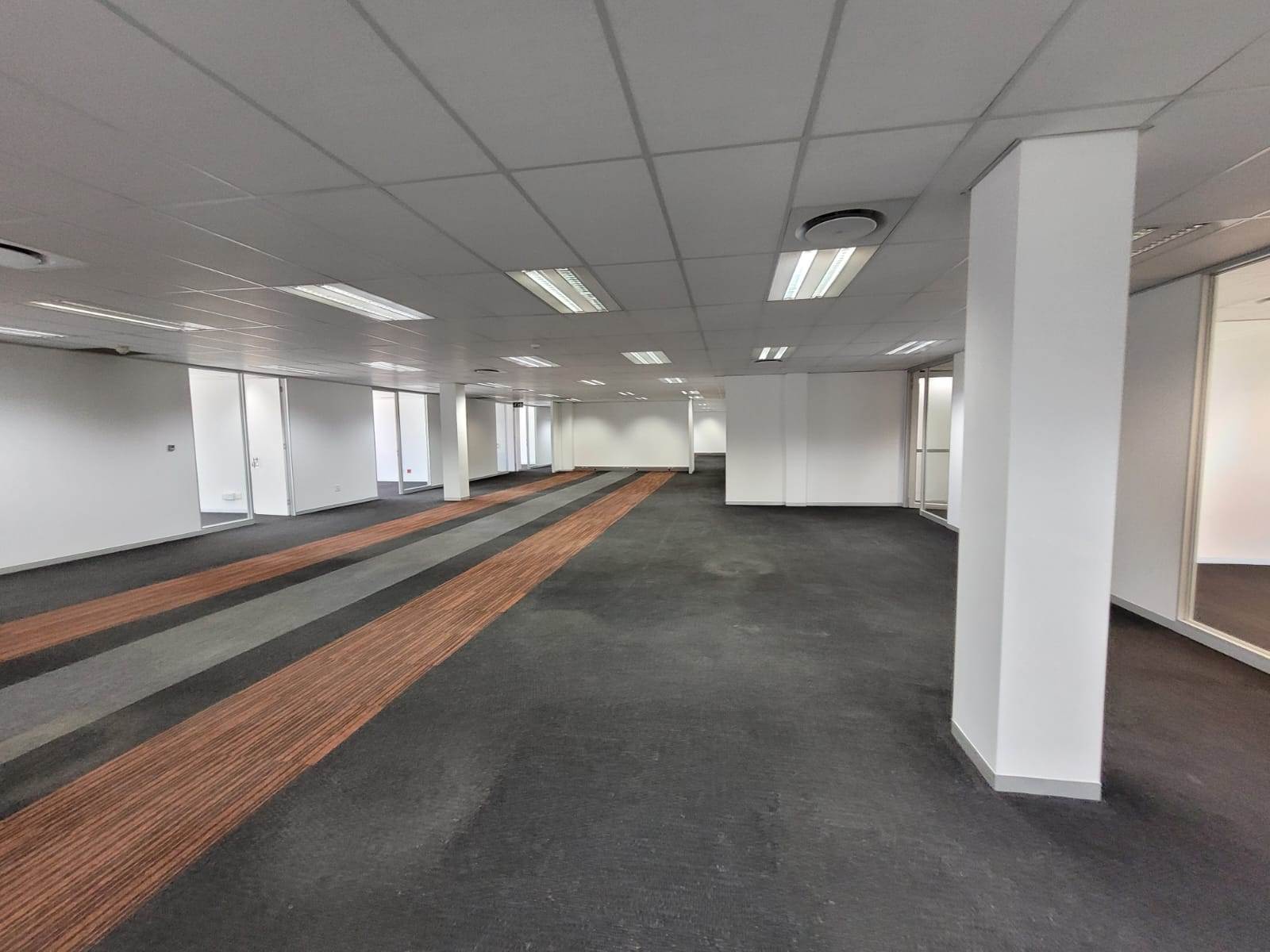 1000  m² Commercial space in Glen Marais photo number 16